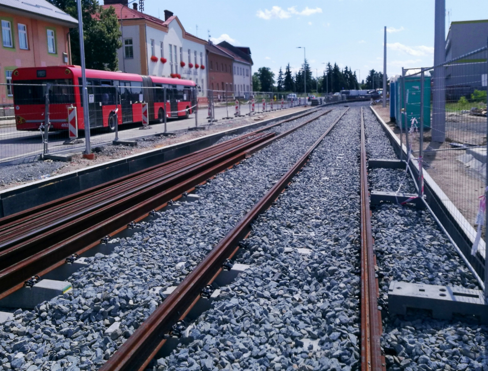 Nová tramvajová trať: V Rooseveltově ulici už jsou koleje