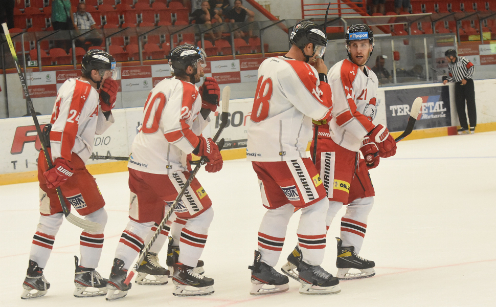 Hokejisté HC Olomouc doma remizovali s Pardubicemi