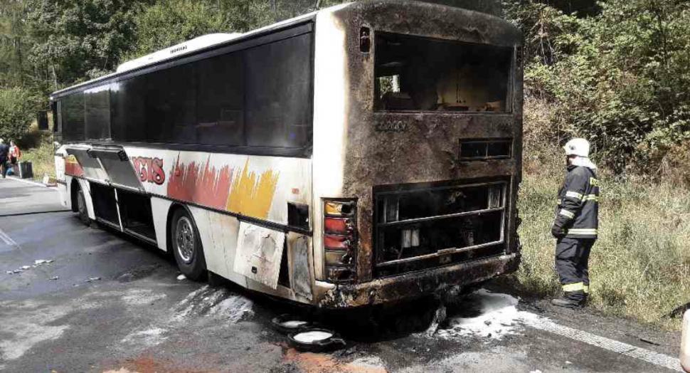 Na Šumpersku hořel autobus, všichni vyvázli bez zranění