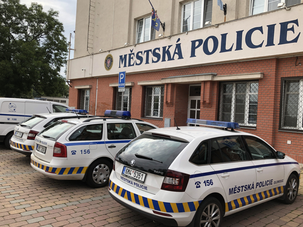 Strážníci v Olomouci narazili na člověka, po kterém pátrá policie