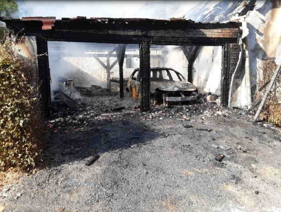 V Bušíně vyhořela garáž a část rodinného domu