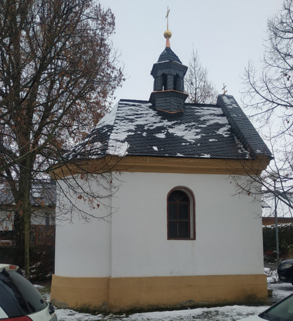Kaple svatého Jana Nepomuckého má novou břidlicovou střechu