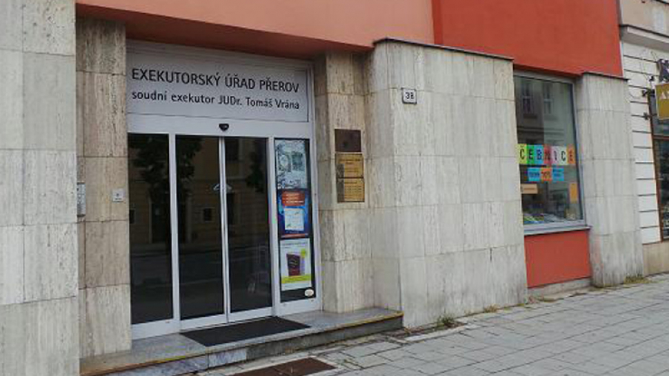 Co se reálně stalo v Přerově: Na Vránově Exekutorském úřadu byla policie