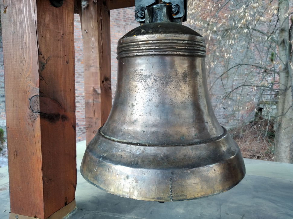 Replika zvoničky v Bezručových sadech je kompletní, má svůj zvon
