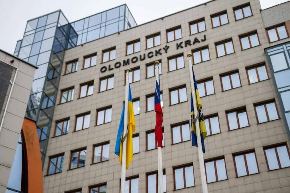 Vlajka Ukrajiny už vlaje i před budovou Olomouckého kraje