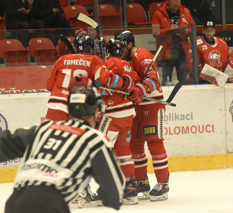 Hokejisté HC Olomouc si doma poradili s Kometou