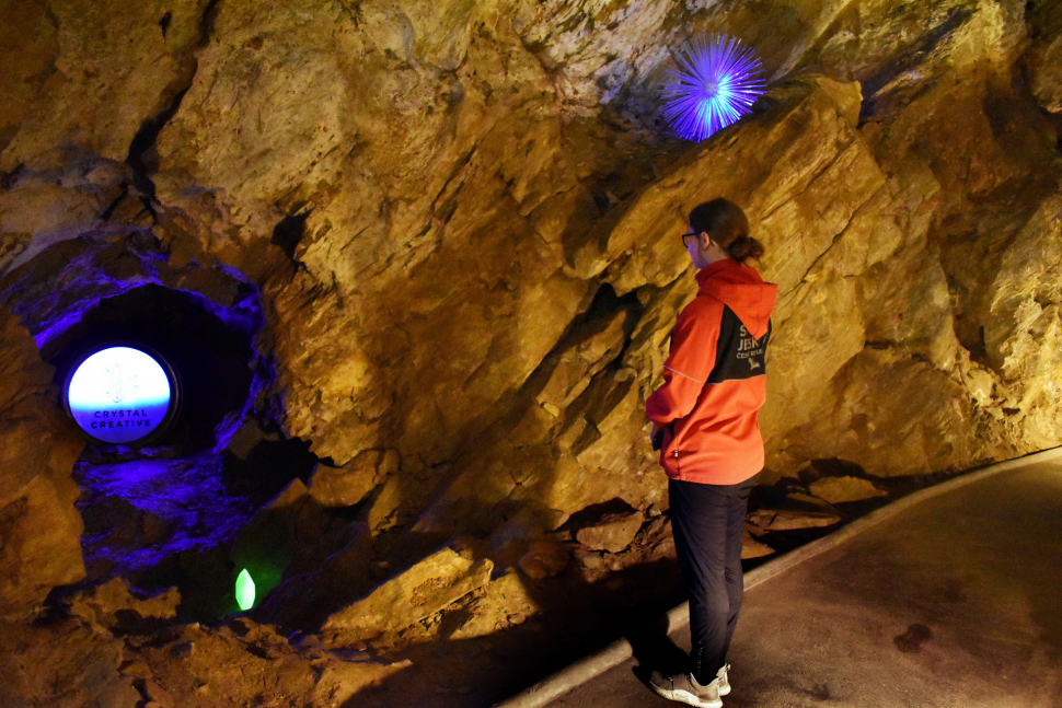 Prohlídku Zbrašovských aragonitových jeskyní doplňuje výstava