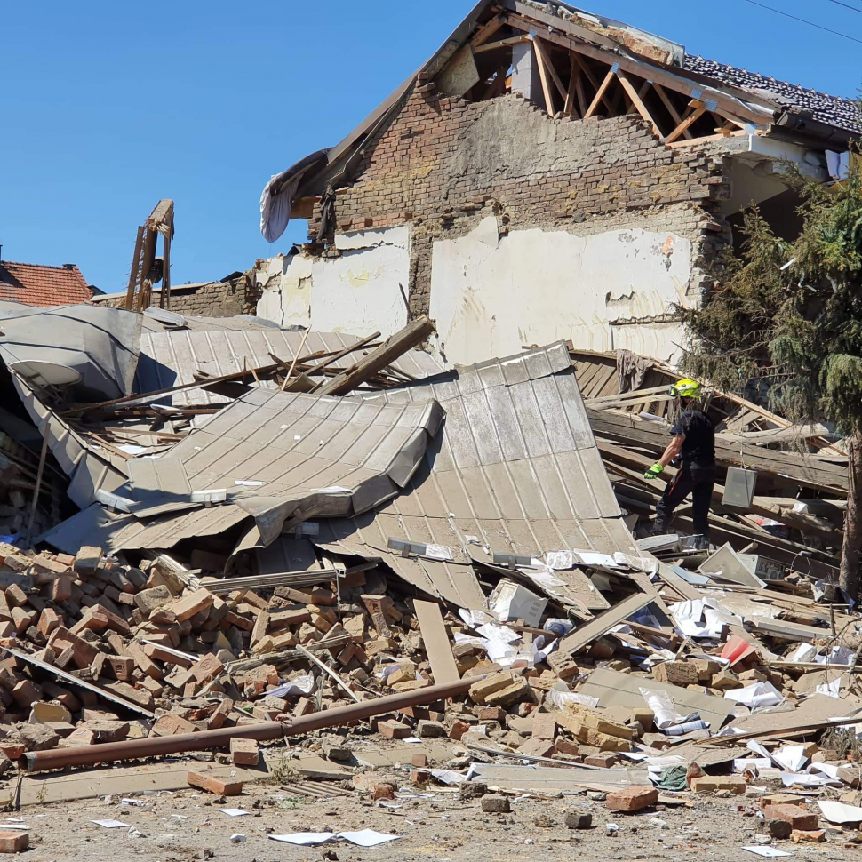 Výbuch zničil dům v Olšanech