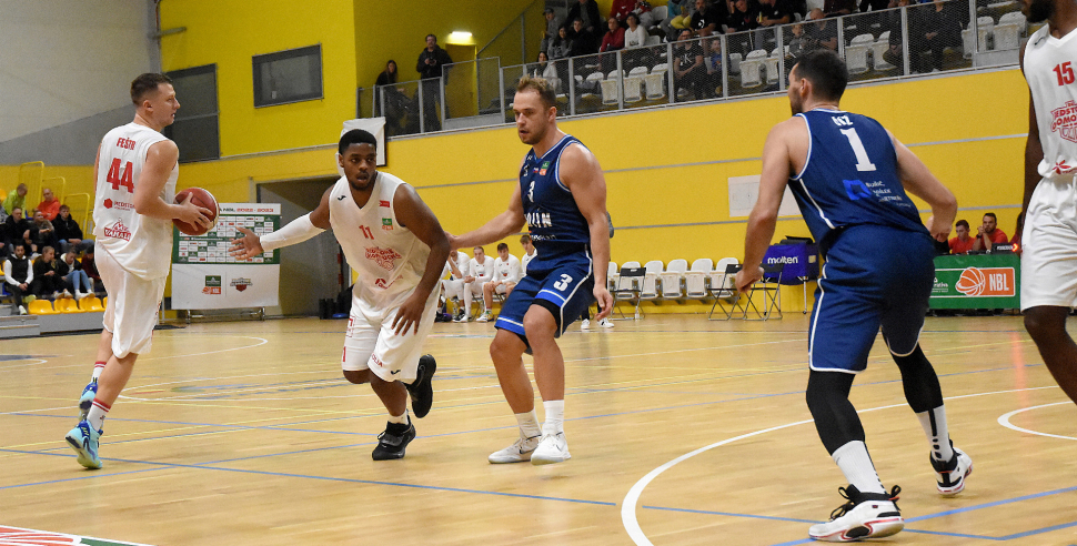 Basketbalisté BK REDSTONE prováhali úvod zápasu