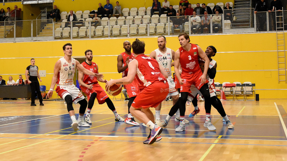 Basketbalisté BK REDSTONE touží oplatit USK nedávnou porážku