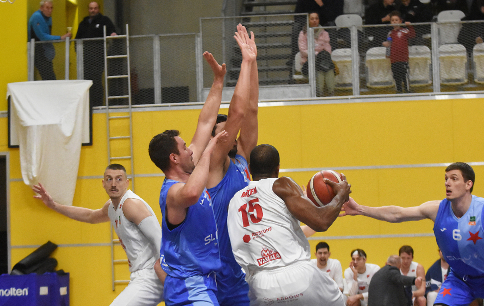 Basketbalisté BK REDSTONE zabrali v Hradci
