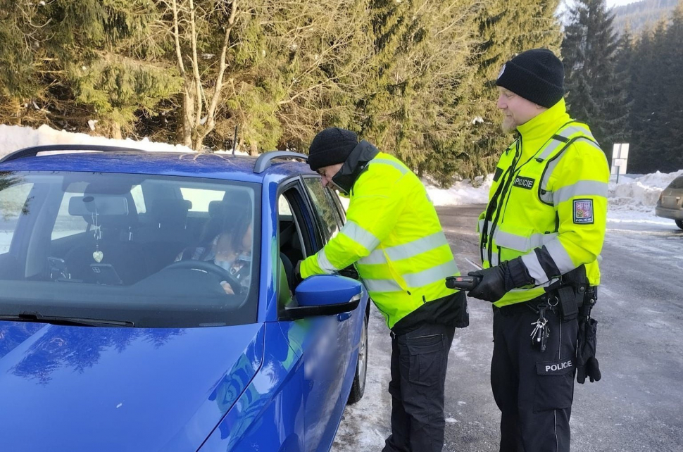Policisté kontrolovali zimní výbavu řidičů. Na co se zaměřili?