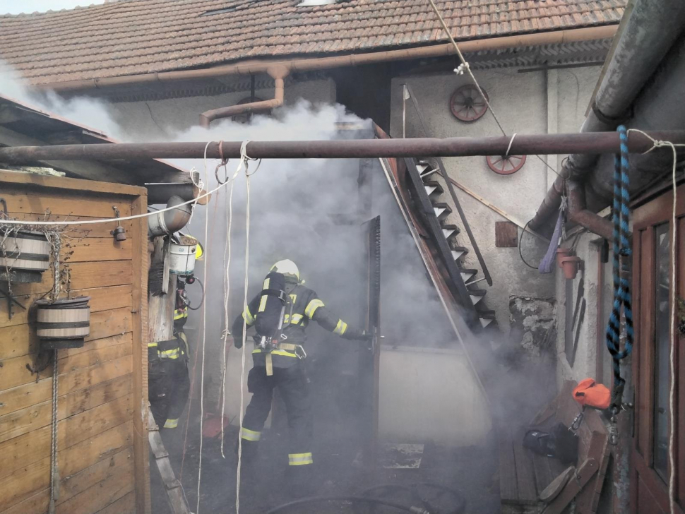 Ničivý požár v rodinném domě vypukl kvůli chybě při topení