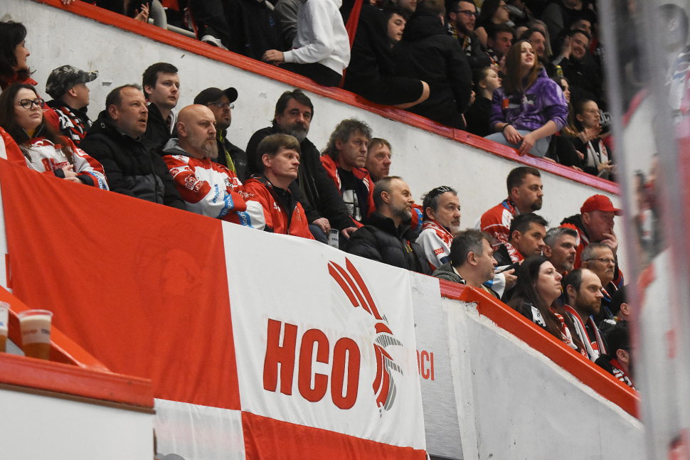 Hokejisté HC Olomouc vypadli s Pardubicemi