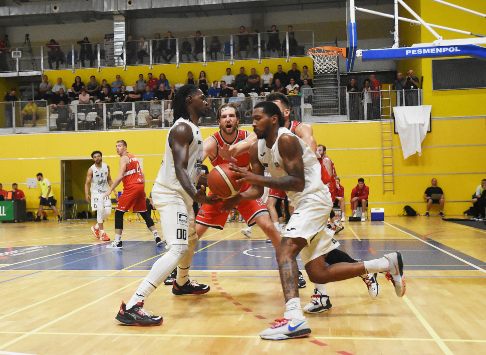 Basketbalisté BK REDSTONE porazili Pardubice