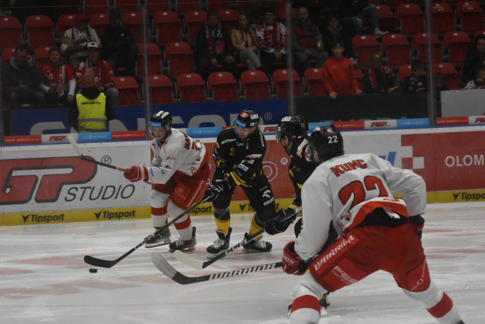 Hokejisté HC Olomouc v Kladně prohráli