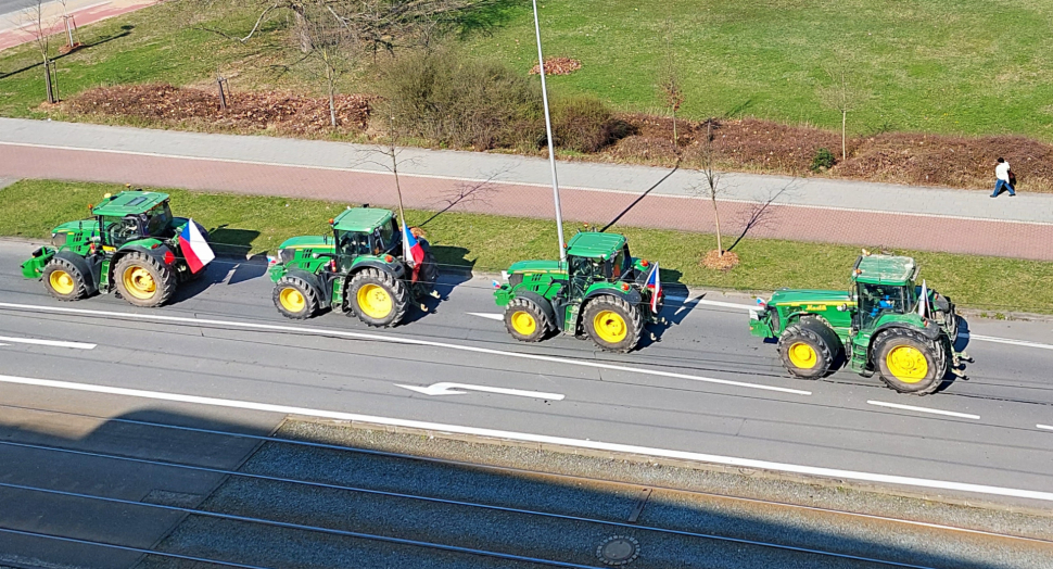 Protesty zemědělců pokračují. Do tří měst opět vjely traktory