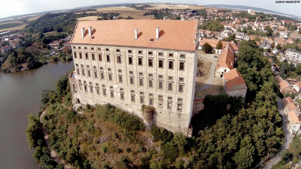 Plumlov nemá na opravu zámku, pořádá sbírku