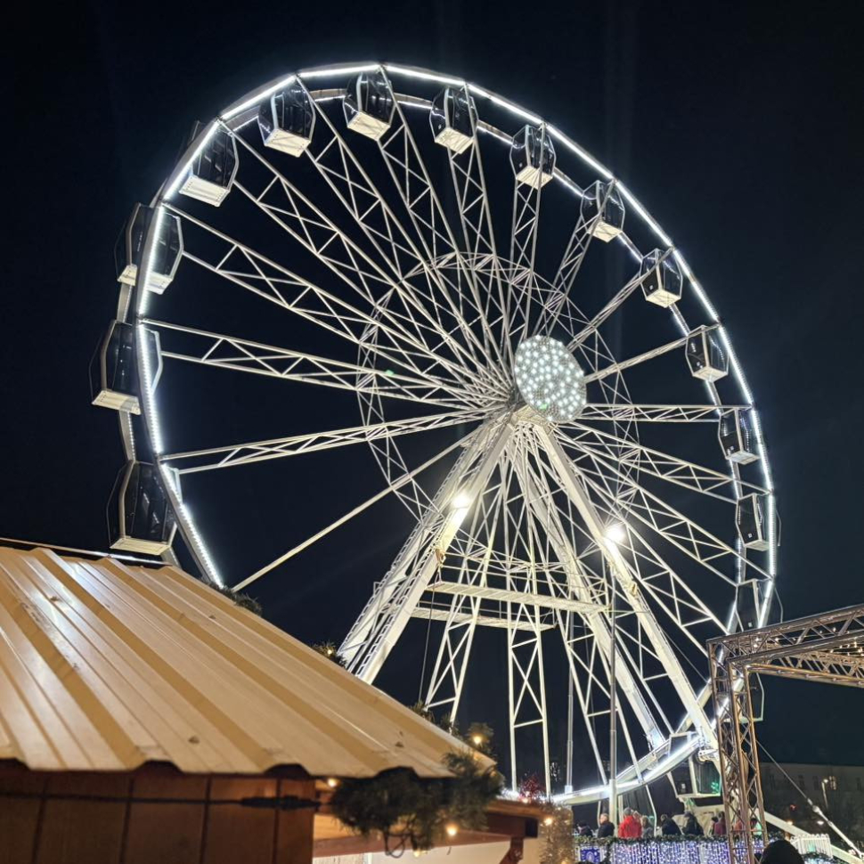Na Tržnici se dnes otevírá kluziště i obří vyhlídkové kolo