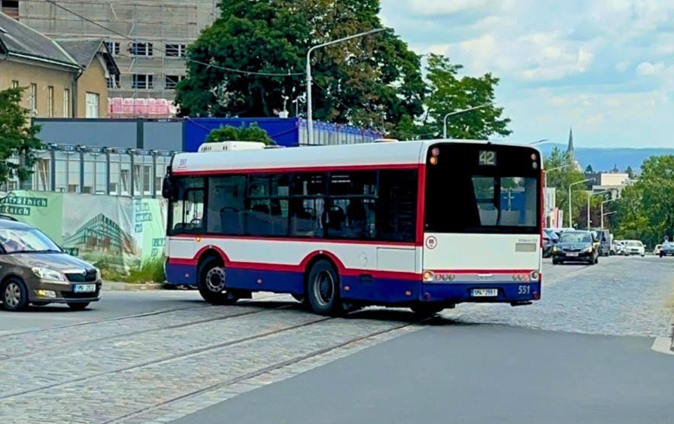 Bus číslo 42 se vrací do fakultky, pojede objížďkou