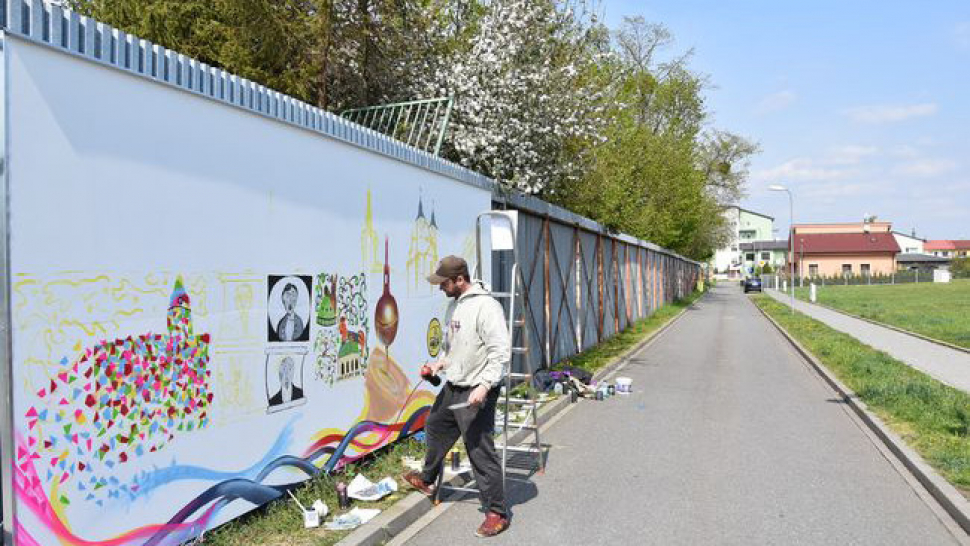 Kroměříž otevřela legální stěnu pro grafitti