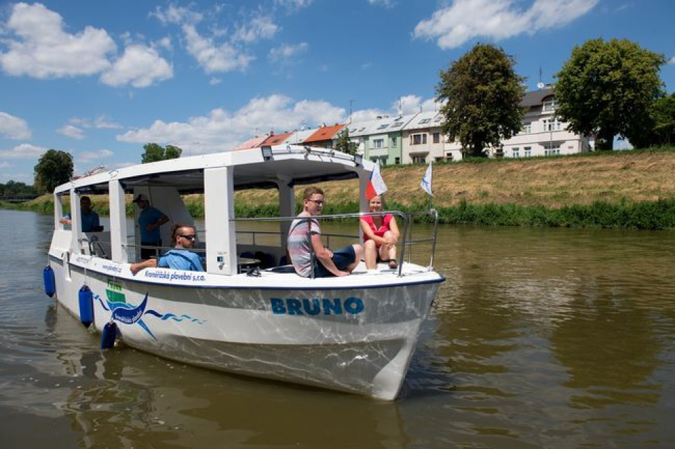 Turisté se mohou plavit po řece Moravě z Kroměříže do Kvasic