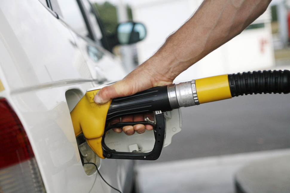 Ceny benzínu padají, jsou nejnižší od dubna