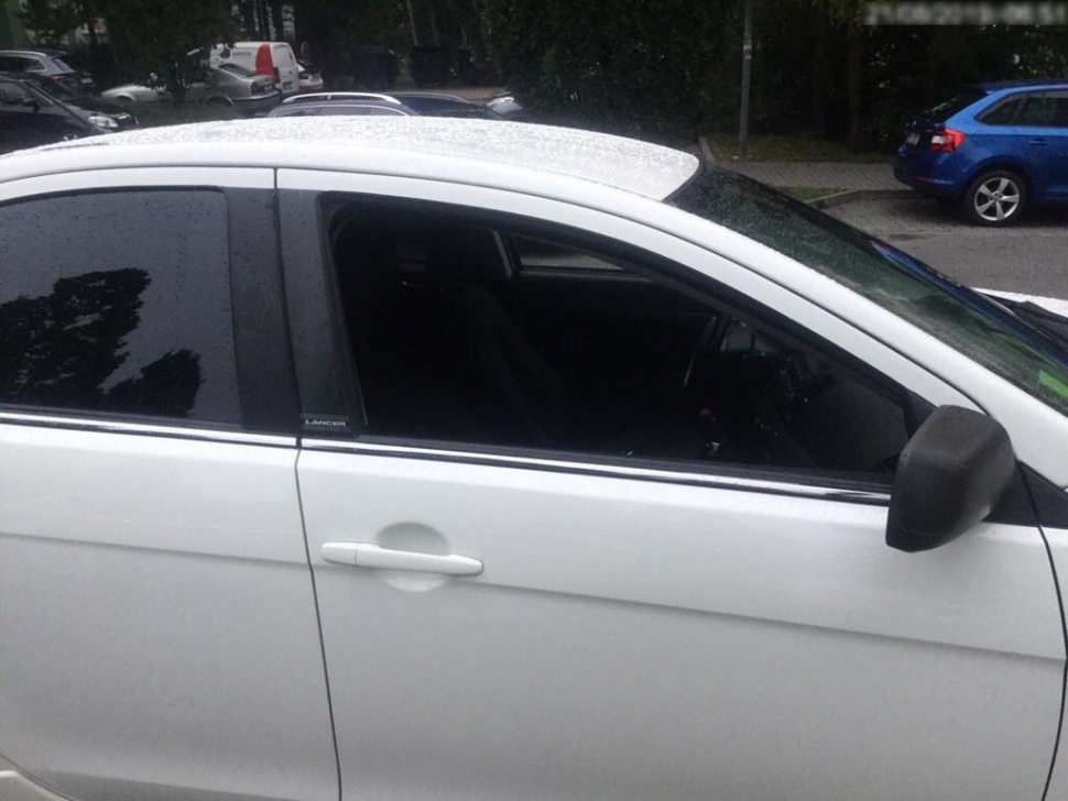 Další případy opuštěných vozidel s otevřenými okny v Olomouci