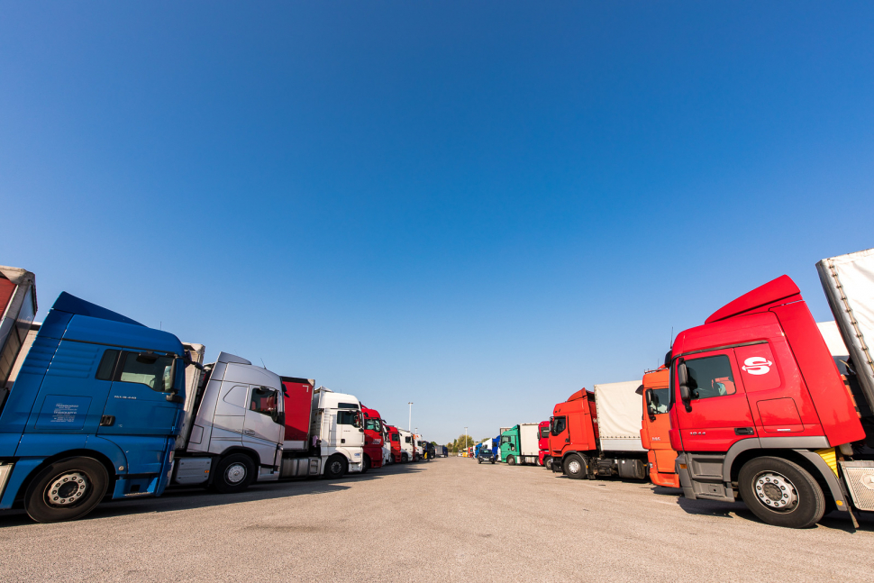 Počet nelegálně parkujících kamionů v Olomouci klesá