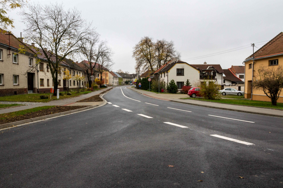 V Radslavicích na Přerovsku skončila rekonstrukce silnice