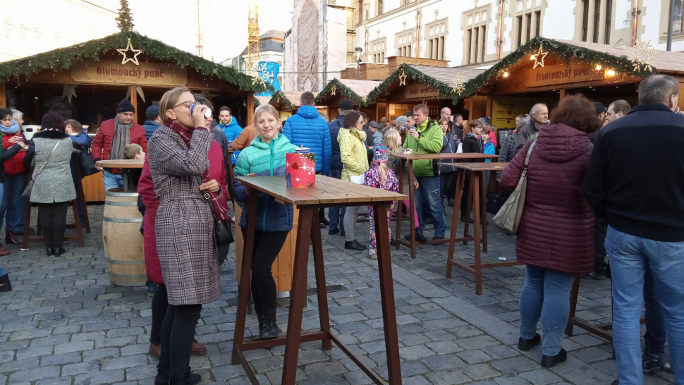 V Olomouci začaly oblíbené vánoční trhy