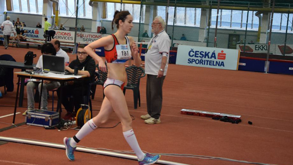 Šternberská atletka Veronika Janošíková je juniorskou halovou mistryní ČR v chůzi na 3000m