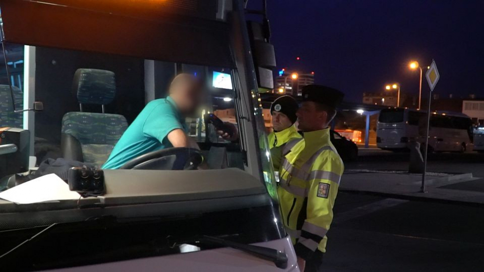 Policisté v Olomouci kontrolovali řidiče autobusů