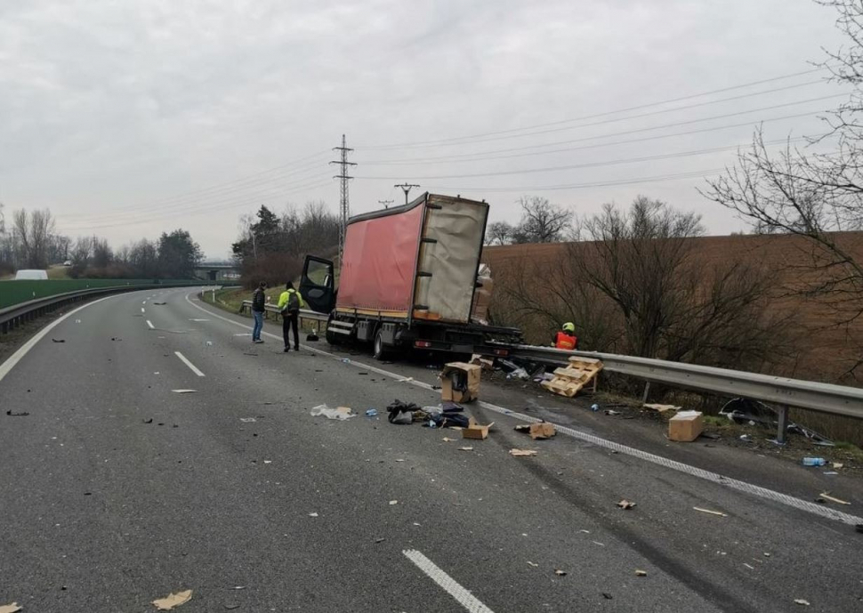 Nehoda dvou kamionů uzavřela dálnici D46