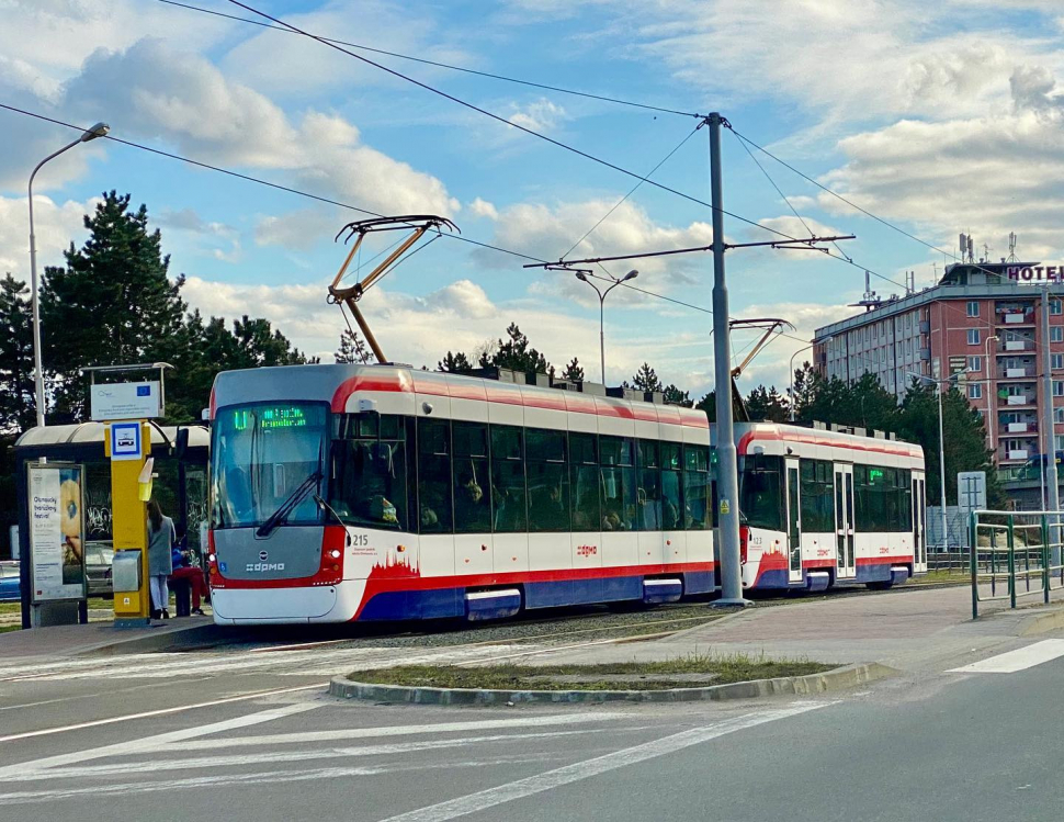 DPMO koupí novou tramvaj. Za výrazně vyšší cenu